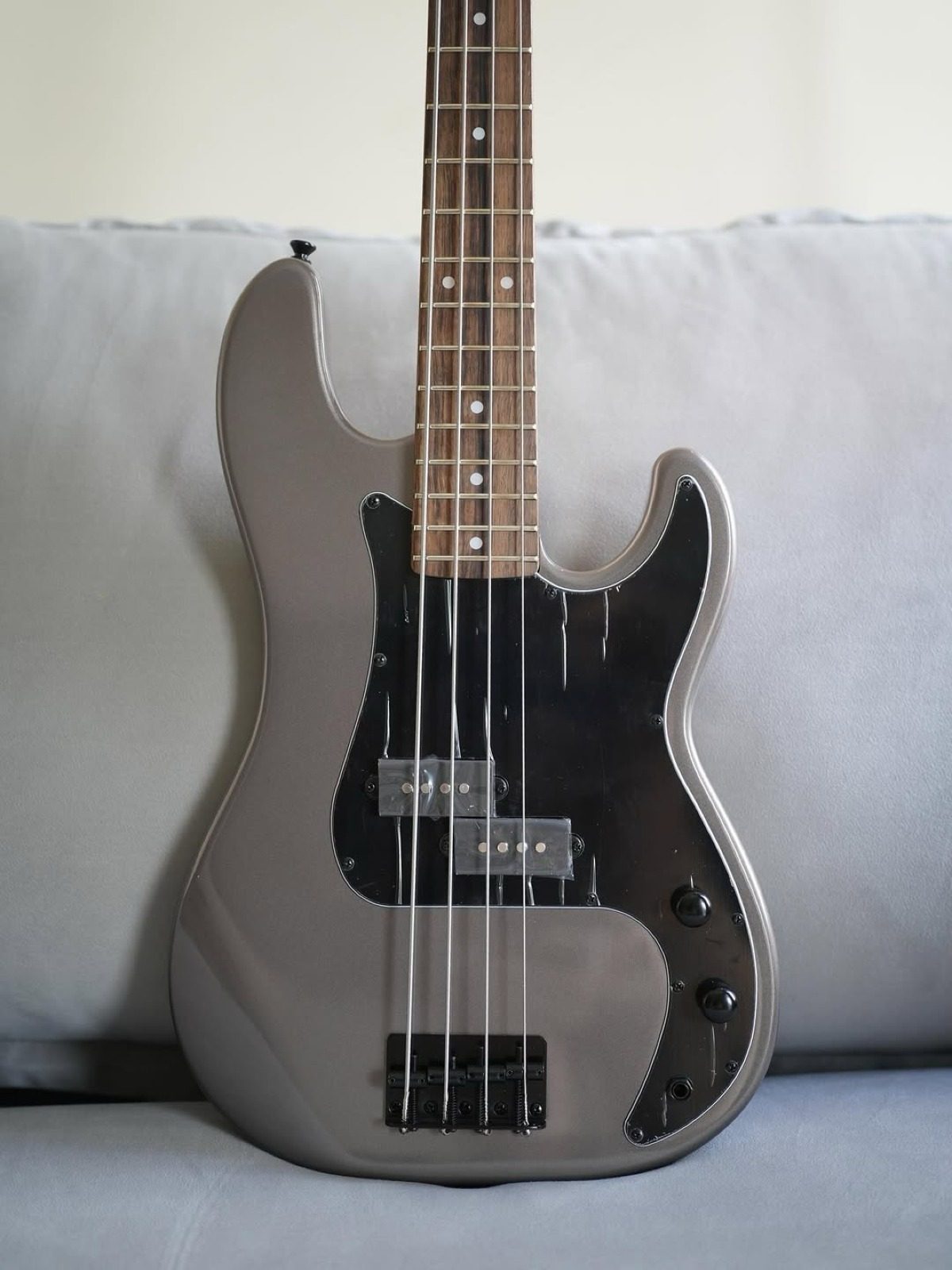 Tagima TW65 mini P-bass
