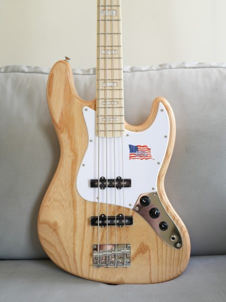 SX Jazz Bass em Swamp Ash Americano