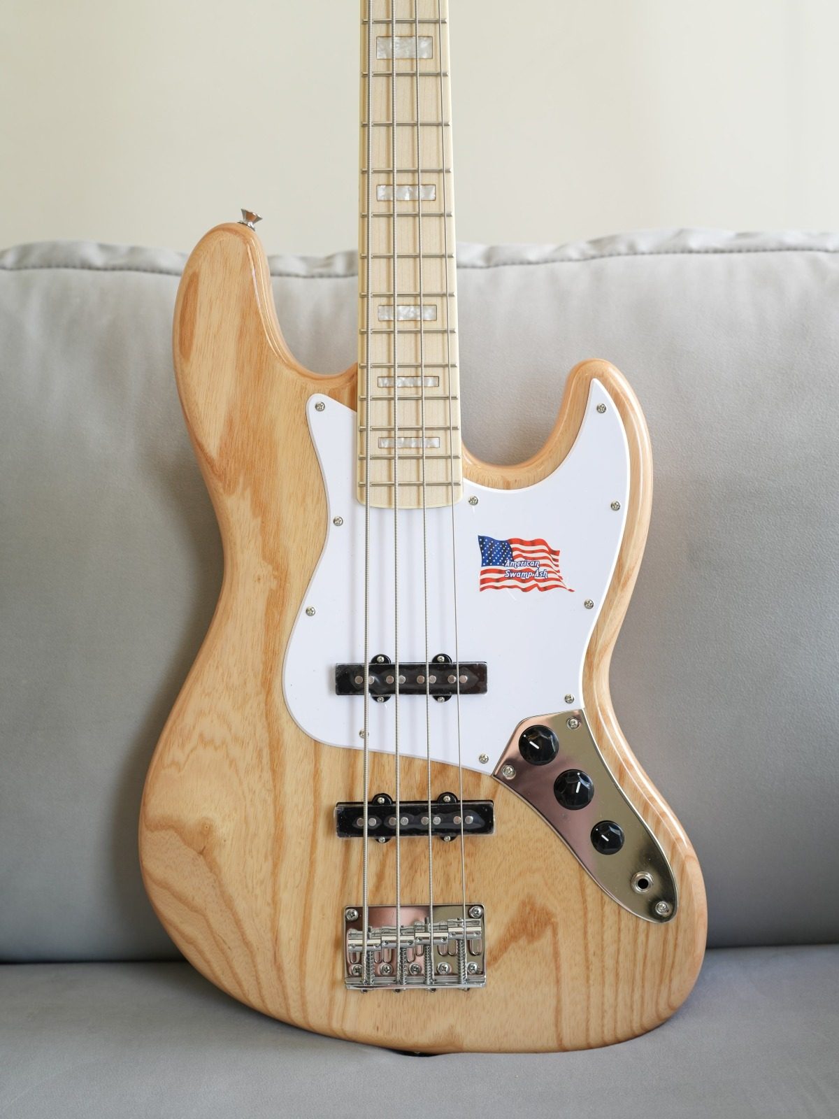 SX Jazz Bass em Swamp Ash Americano