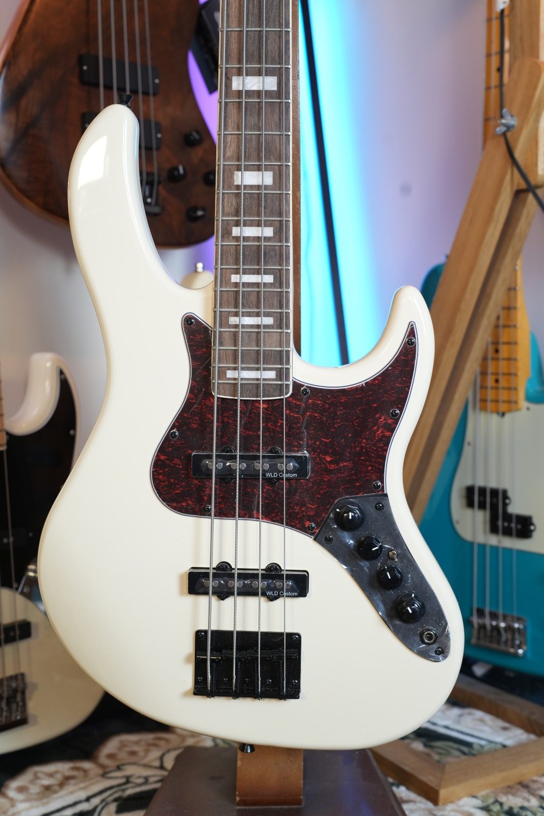 Waldman Braguinha signature 4c