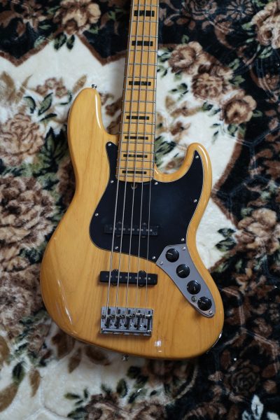 Fender  Fender american deluxe 2014 natural 5 cordas  no Instagram