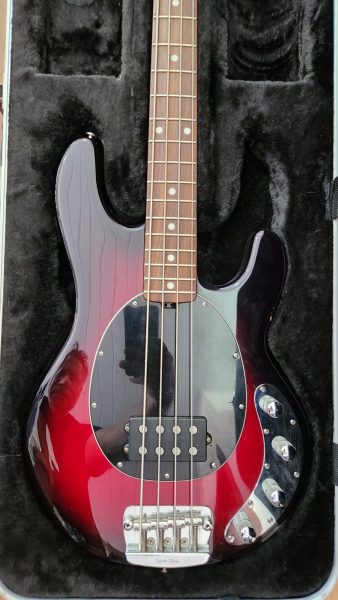 Music Man Stingray 2012 4 cordas  no Instagram