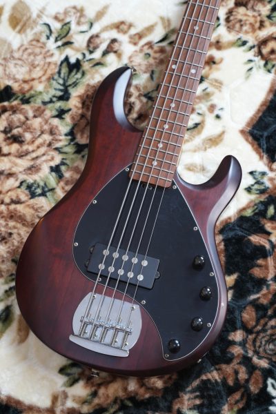 Stering by music man  Sub sterling by stingray turbinado com pré amp mr bass sense 